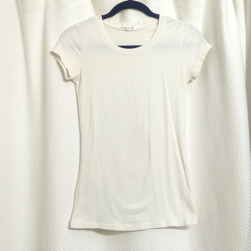 White tee shirt